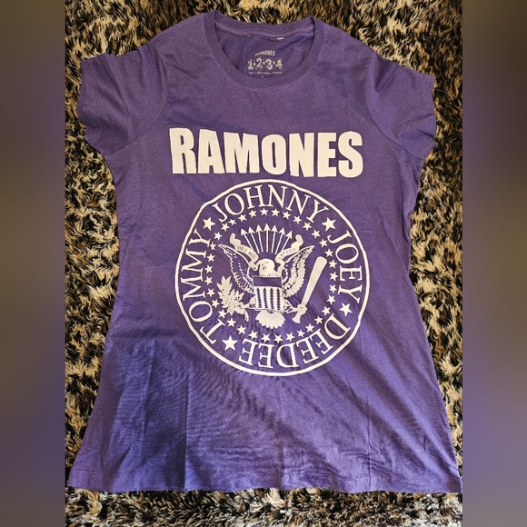 Tops - NWOT Ramones Shirt